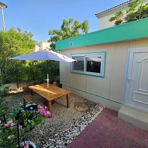 Bungalow 8 - Luxury 1-bedroom In Jvt Guest house